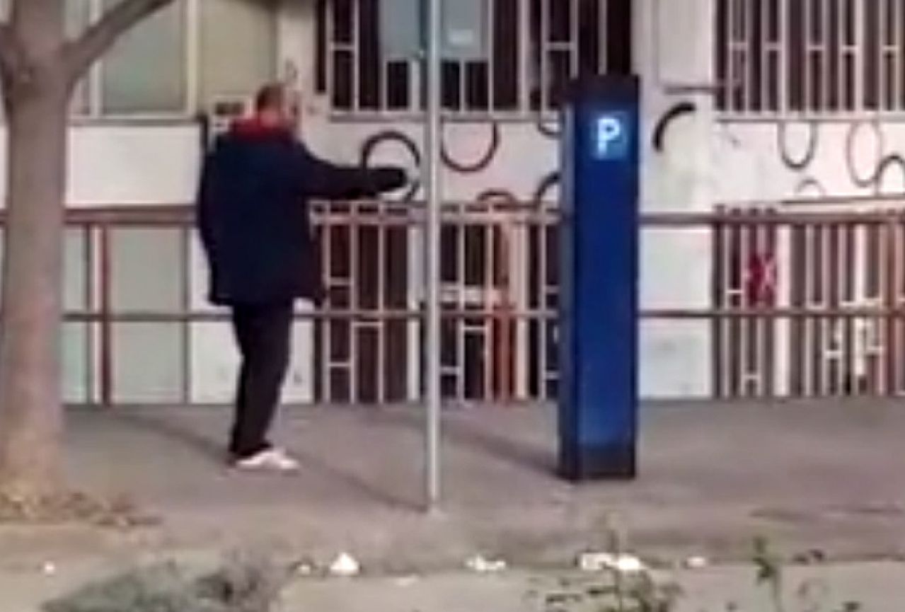 VIDEO | Mostar: 'Premlatio' sat za parking!