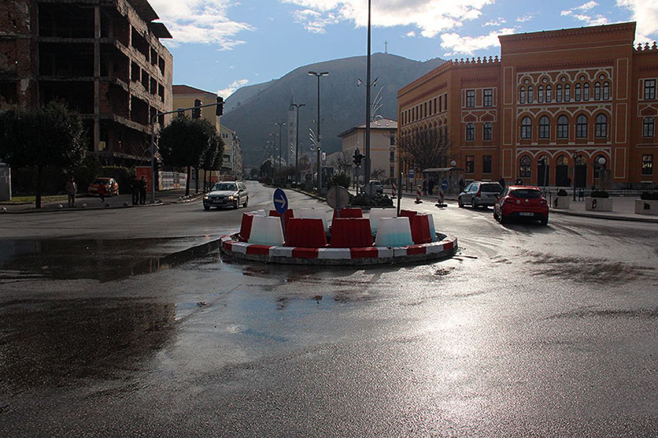 Postavljen montažni kružni tok kod Španjolskog trga 