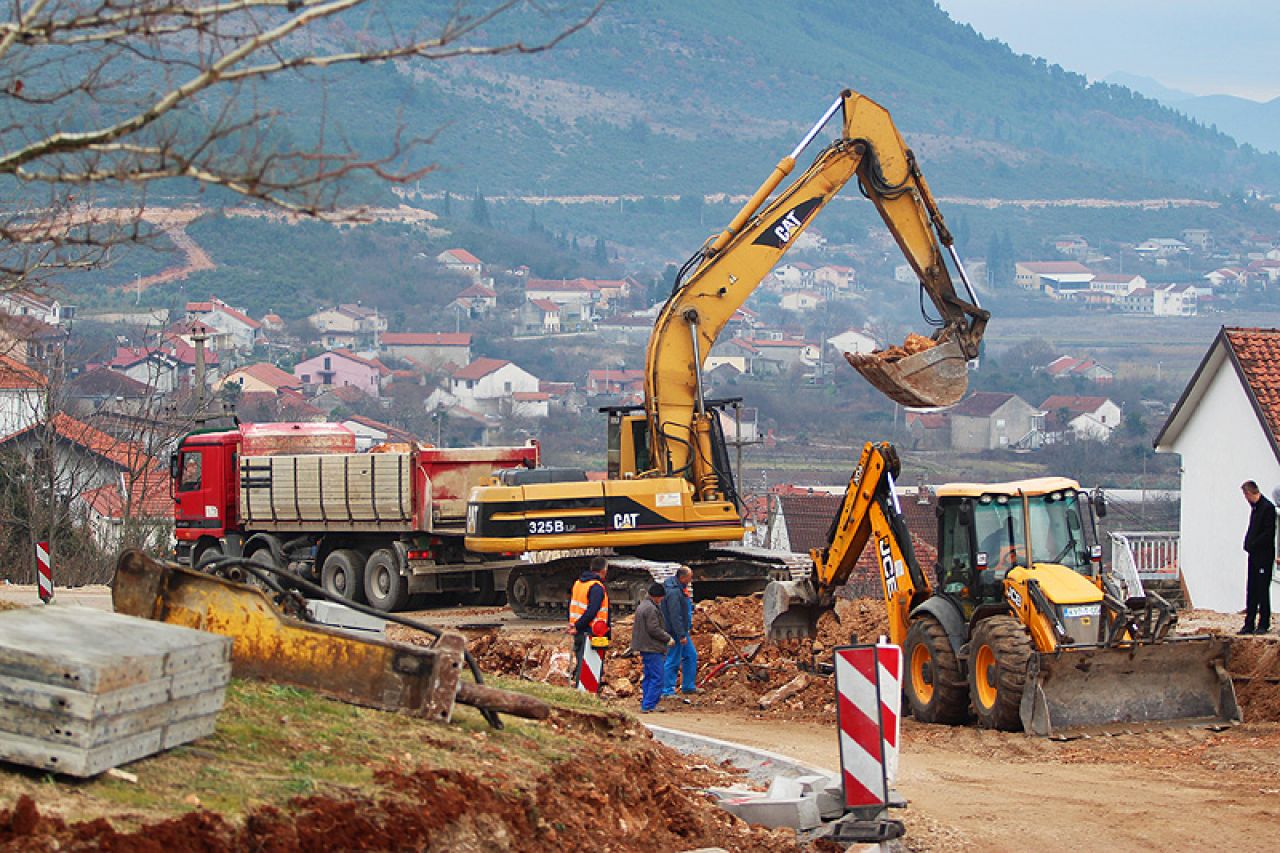 U tijeku radovi na uređenju petlje na izlasku s autoceste prema Čapljini