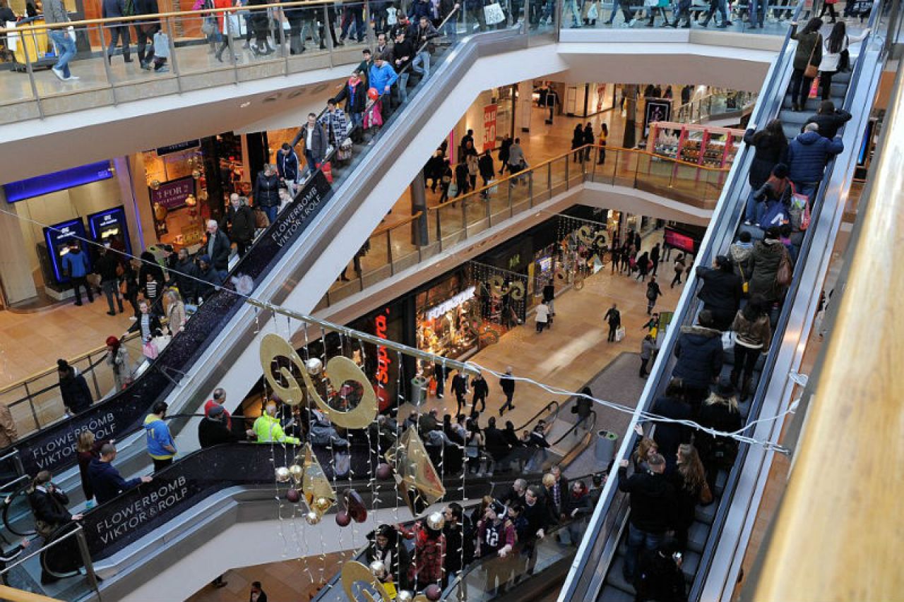 Kaos tijekom božićne kupovine: Tučnjave, nemiri i panika u tržnim centrima