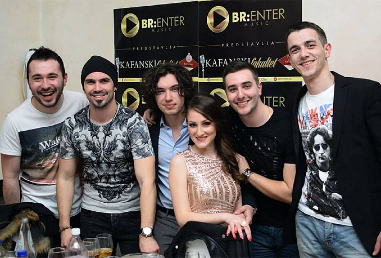 Mostarska Sinergija prateći bend popularnog pjevača iz Turske