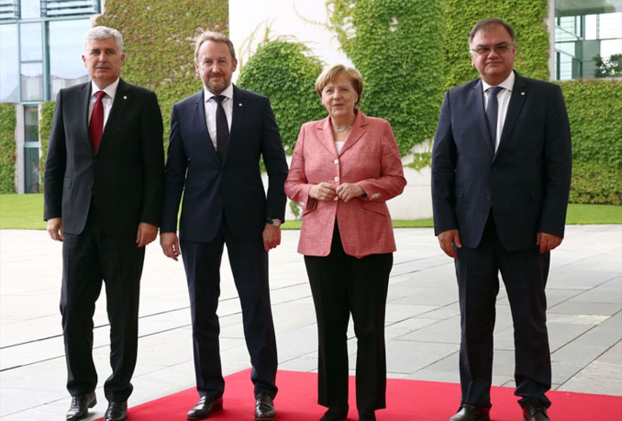 Angela Merkel: Suosjećanjem i jedinstvom odgovorit ćemo teroristima