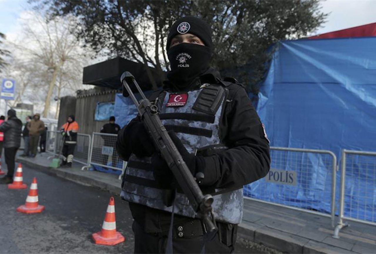 Oružani napad u džamiji u Istanbulu: Sin pucao u oca