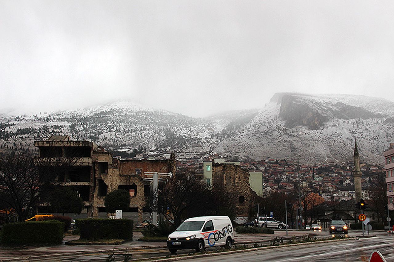 Snijeg i nad Mostarom