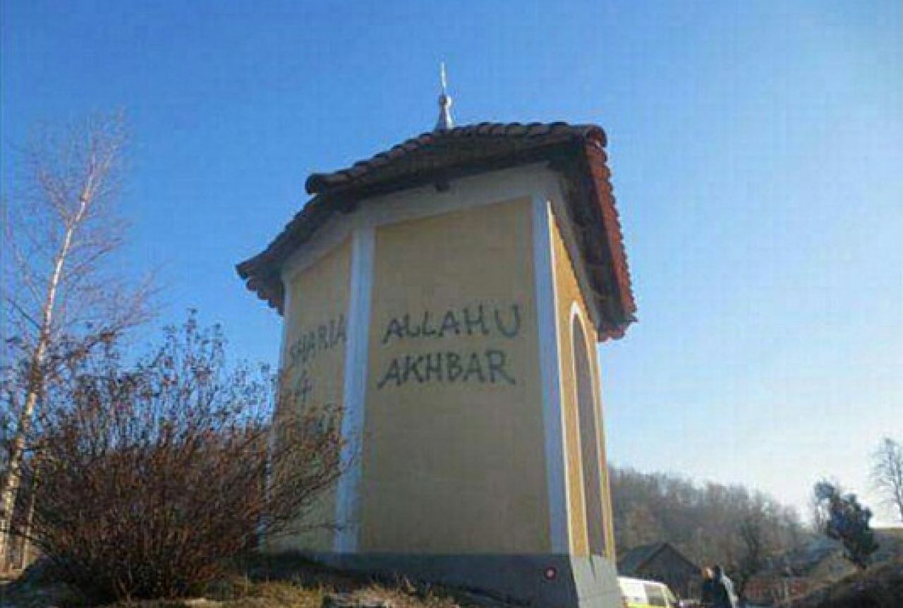 Na katoličkoj kapelici osvanuo grafit ''Alah je velik''