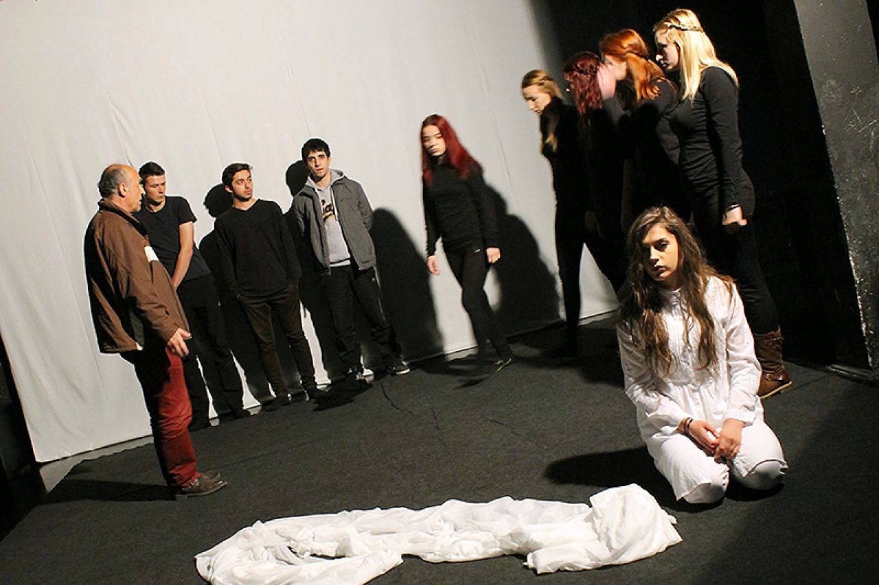 Izvedba predstave 'Fatima, nevjesta od boli' Mostarskog teatra mladih