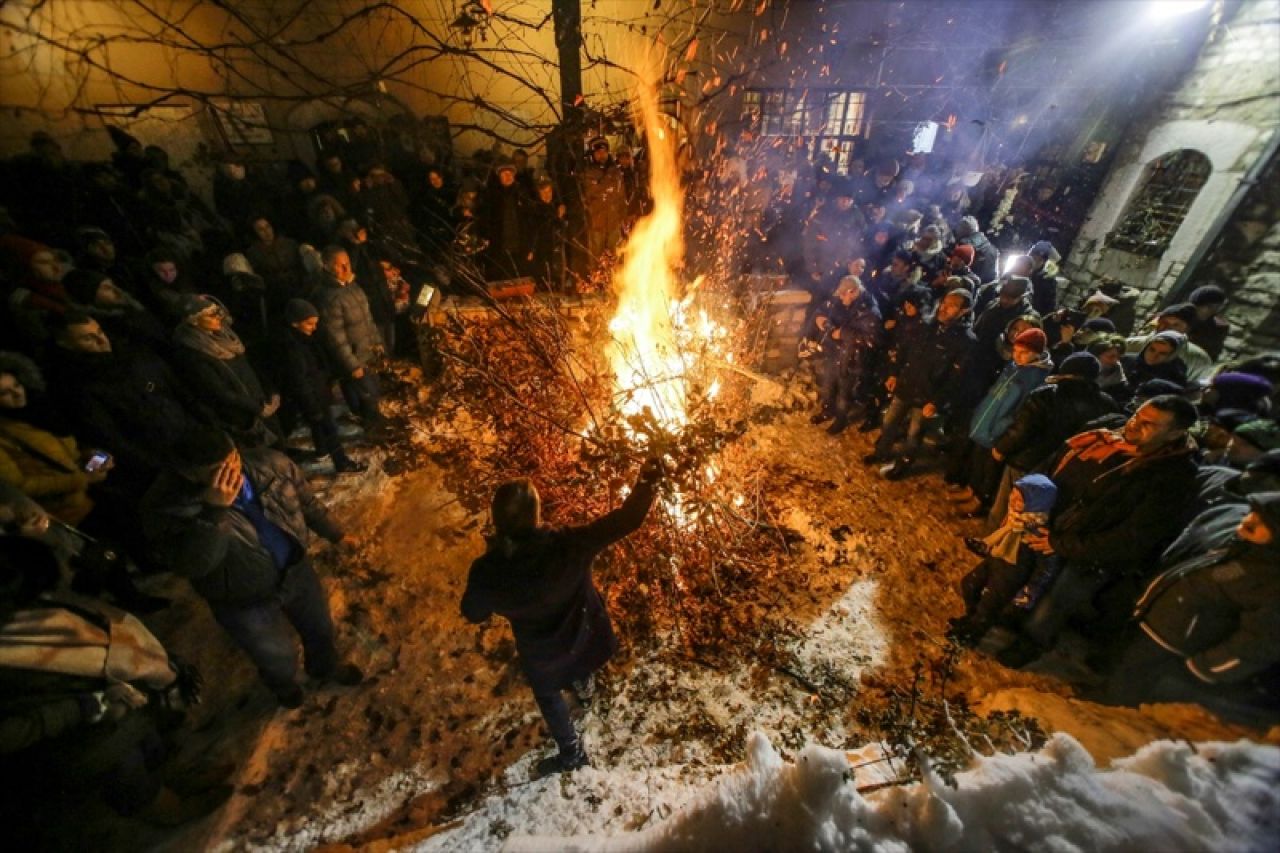 Pravoslavni vjernici zapalili badnjak ususret Božiću