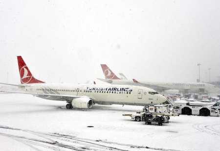 https://storage.bljesak.info/article/182533/450x310/istanbul-aerodrom-snijeg.jpg