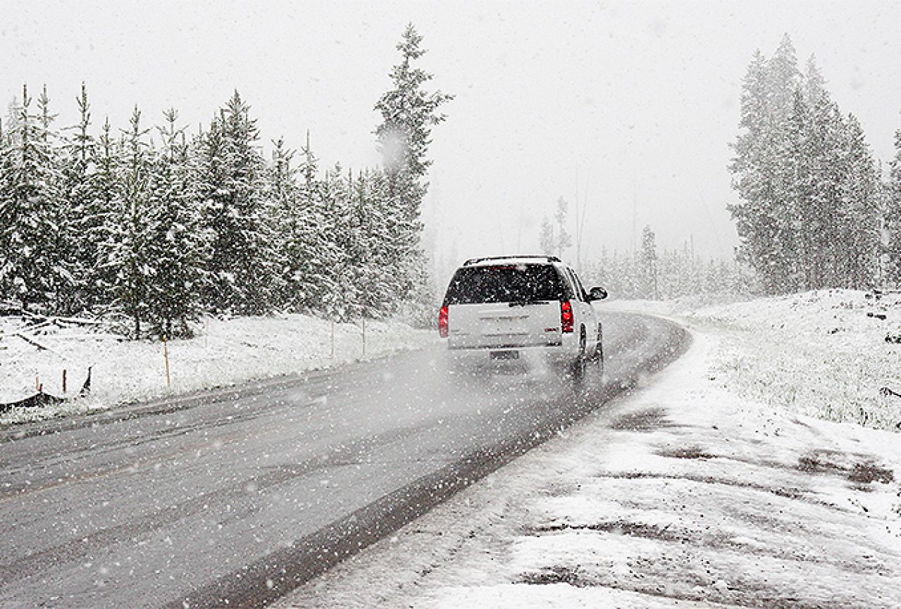 Vozači oprez: Ugaženi  snijeg na dionicama Kupres-Tomislavgrad, Livno-Tomislavgrad, Livno-Glamoč