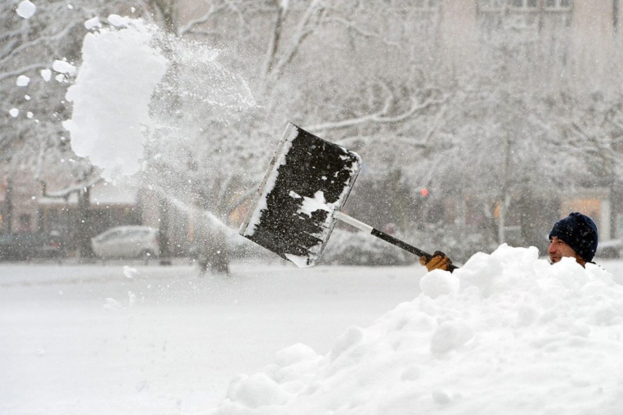 Snijeg neće iznenaditi Mostar: Spremno 360 lopata i sve nadležne službe