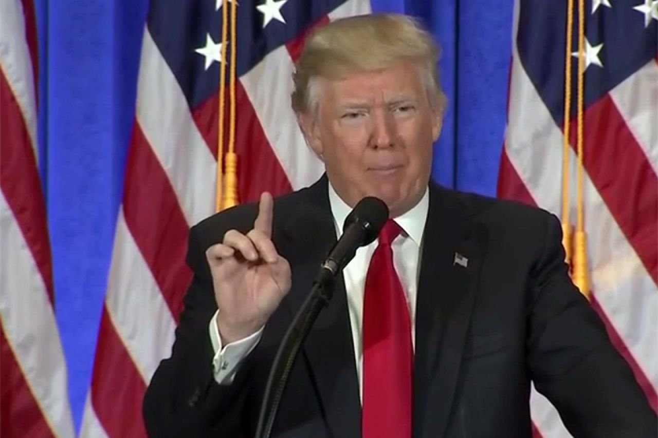 VIDEO | Trump 'ušutkao' CNN reportera radi lažnih vijesti
