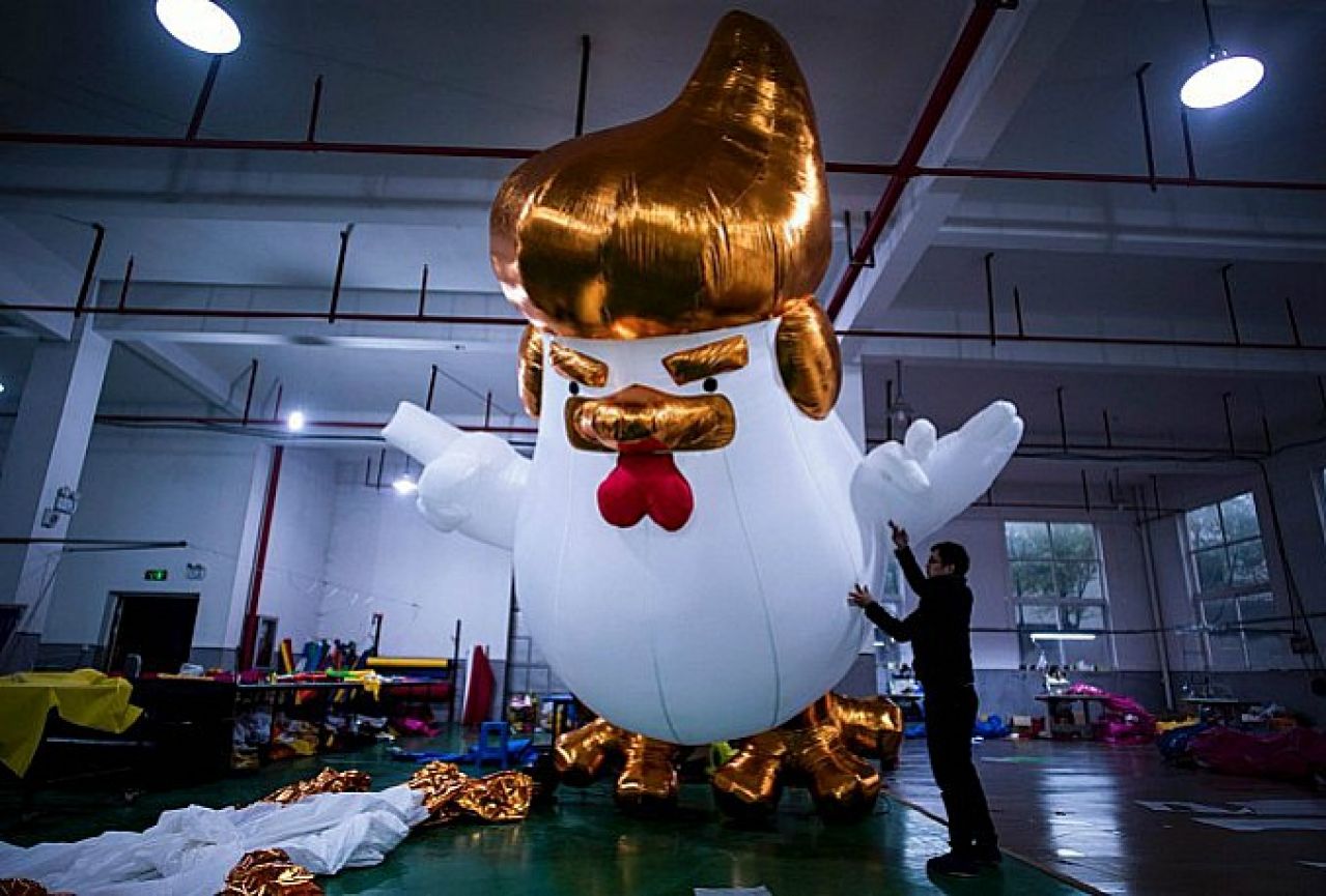 Proizvode balone u obliku pijetla nalik Trumpu