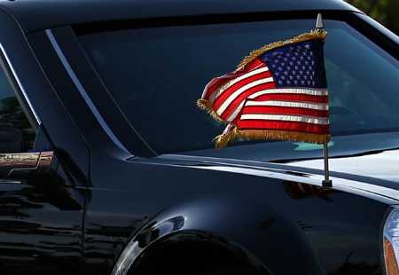 https://storage.bljesak.info/article/183394/450x310/zastava-americka-auto.jpg