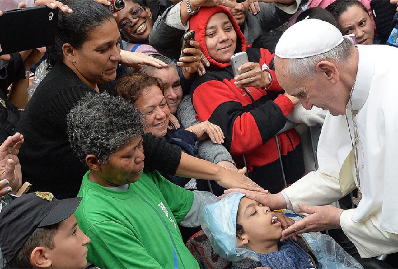 Papa: Nemate što raditi u crkvi ako ne pomažete siromašnima