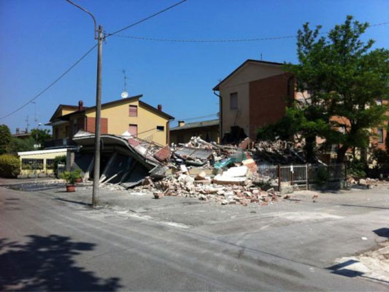Središnju Italiju danas prijepodne pogodila tri uzastopna potresa