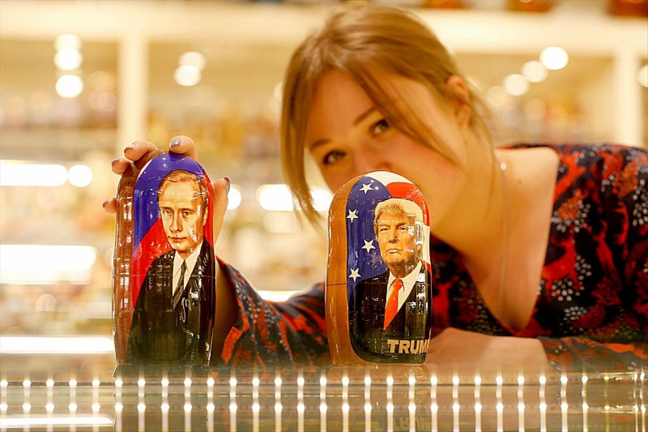 U Rusiji hit babuške s likom Putina i Trumpa