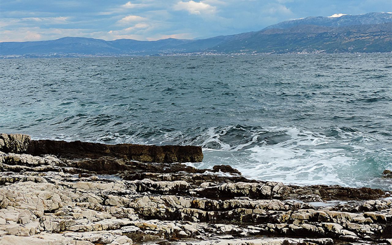 Zbog jake bure, otok Brač odsječen od kopna