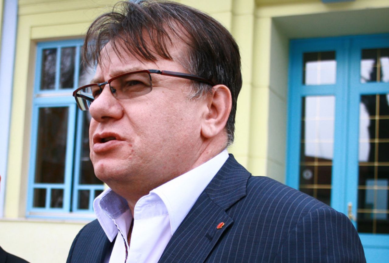 Nikšić: Ne treba likovati zbog sankcija Dodiku