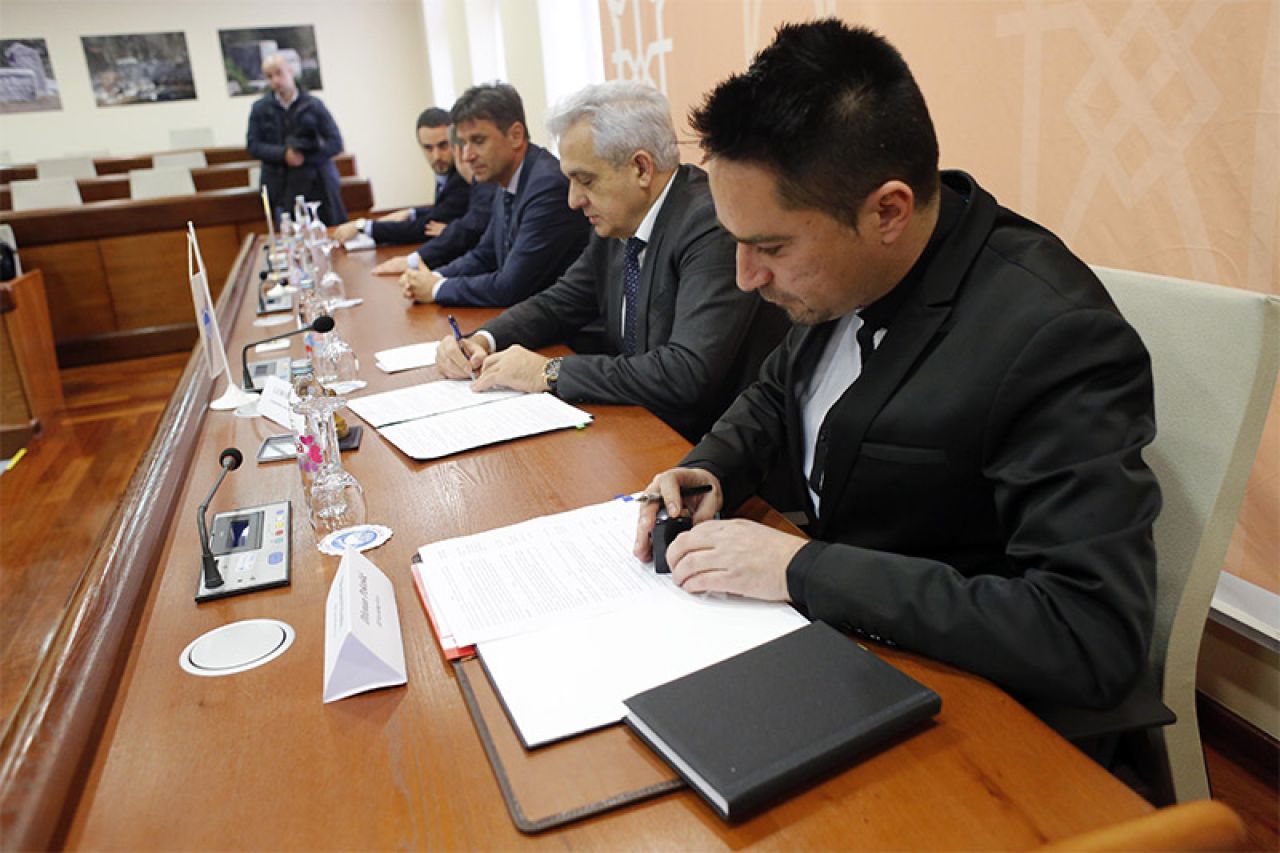 Mostar: Potpisan ugovor o izgradnji Vjetroelektrane Podveležje