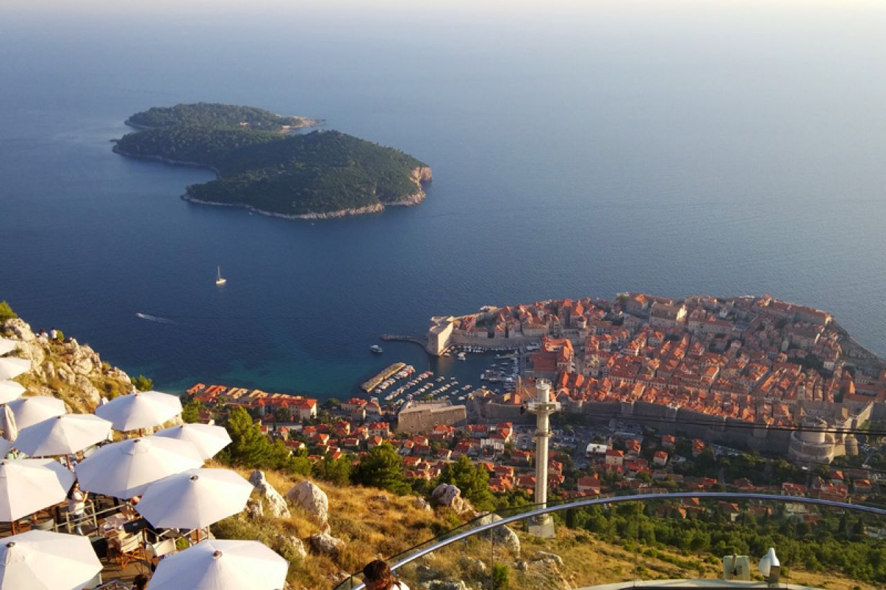 U povijesnoj jezgri Dubrovnika najviše osam tisuća posjetitelja