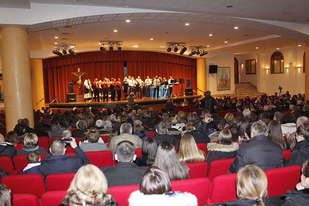 ''Sinovi Hercegovine'' održali koncert u Zavodu svete Obitelji