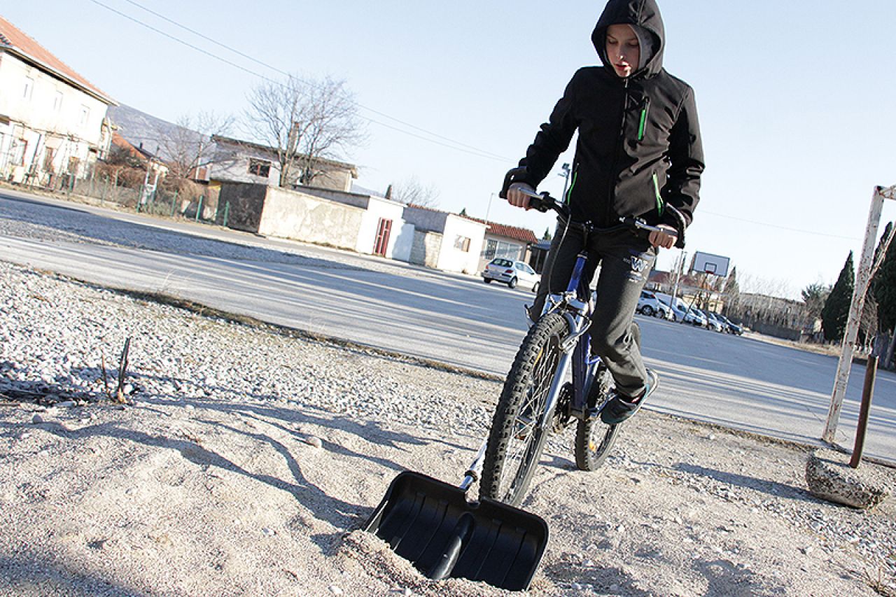 Mladi izumitelj iz Rodoča: U iščekivanju snijega napravio ‘bicikl-ralicu’