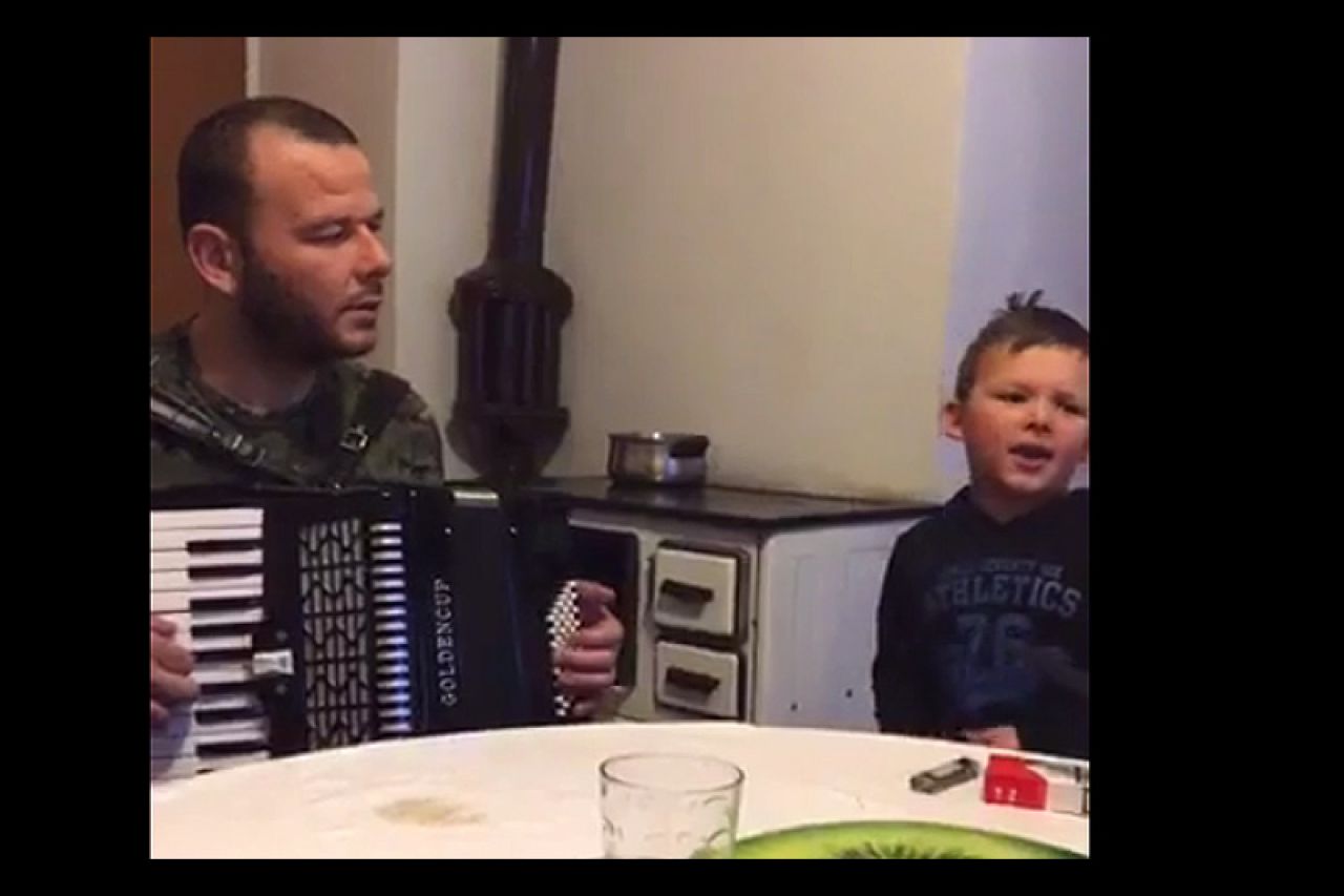 VIDEO | Petogodišnji Gabriel Čačić otpjevao legendarnog Mišu Kovača
