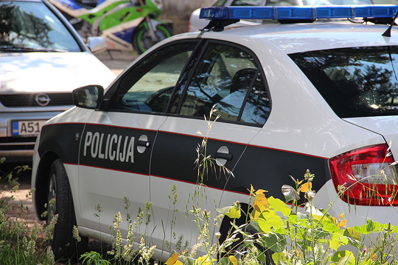 U Mostaru ukradeni automobil i LCD