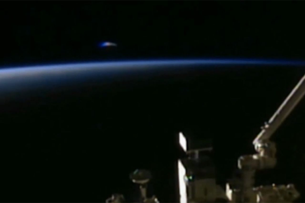 VIDEO | NASA prekinula prijenos kad je u kadar uletio NLO