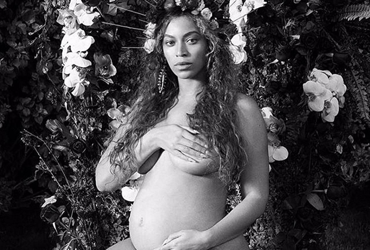 Fotografije gole i trudne Beyonce obaraju rekorde