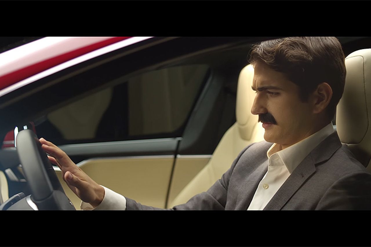 VIDEO | Nikola Tesla za volanom Tesle