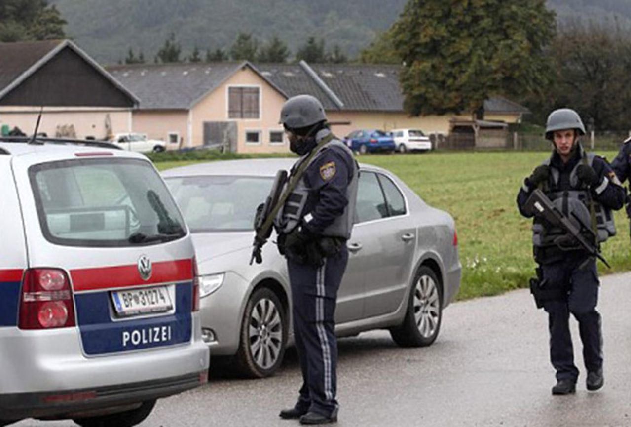 Bečka policija privela 22 osobe iz Čečenije, oduzeto oružje