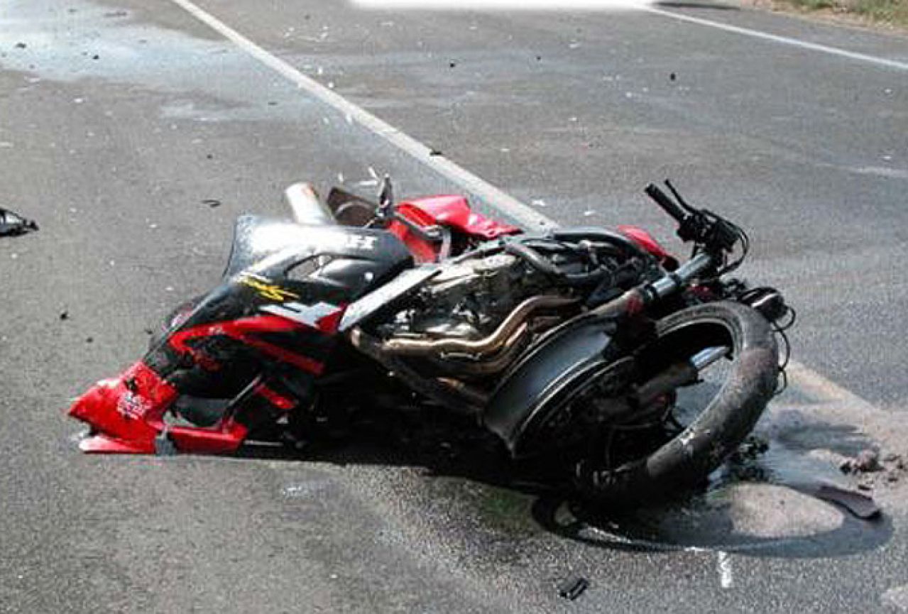 U nesreći kod Tuzle poginuo motociklist