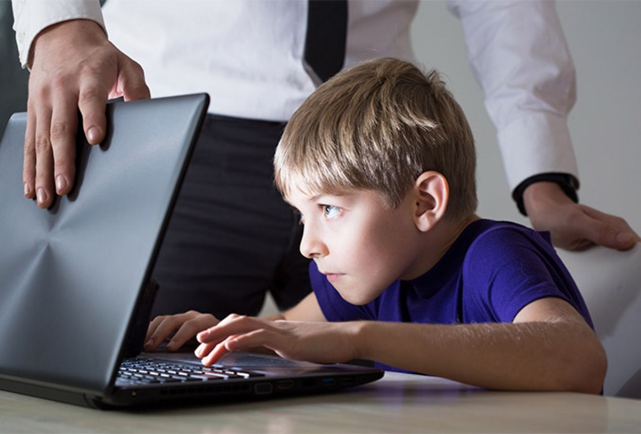 Pedest posto djece ne bi prijavilo uznemiravanje na Internetu