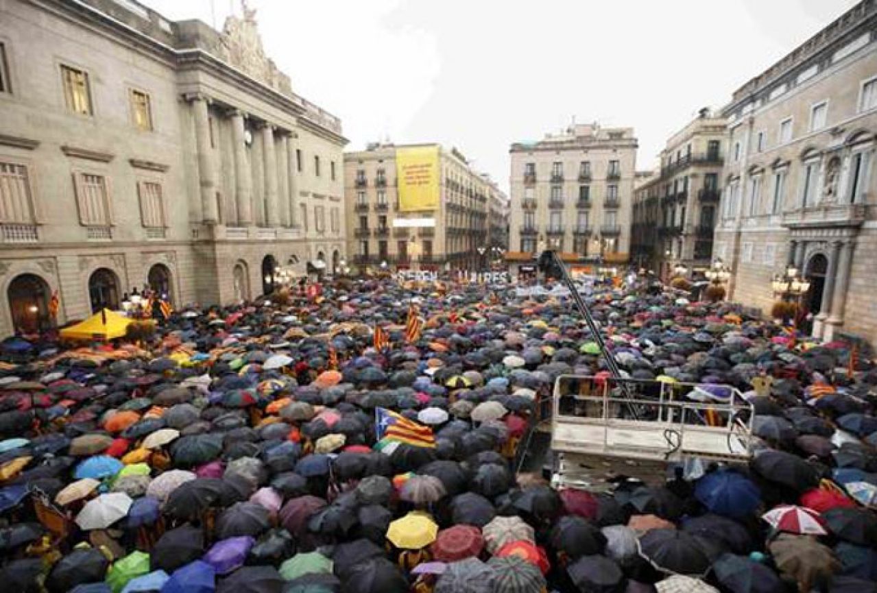 Prosvjedi u Barceloni zbog suđenja Masu okrivljenom za katalonski referendum