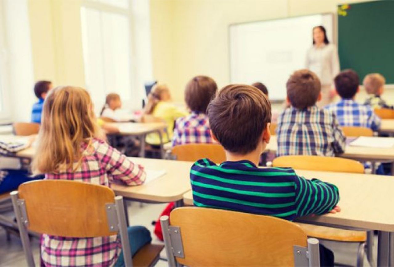Vlada HNŽ-a pomaže škole:  Za opremanje učionica i dvorana dva milijuna KM
