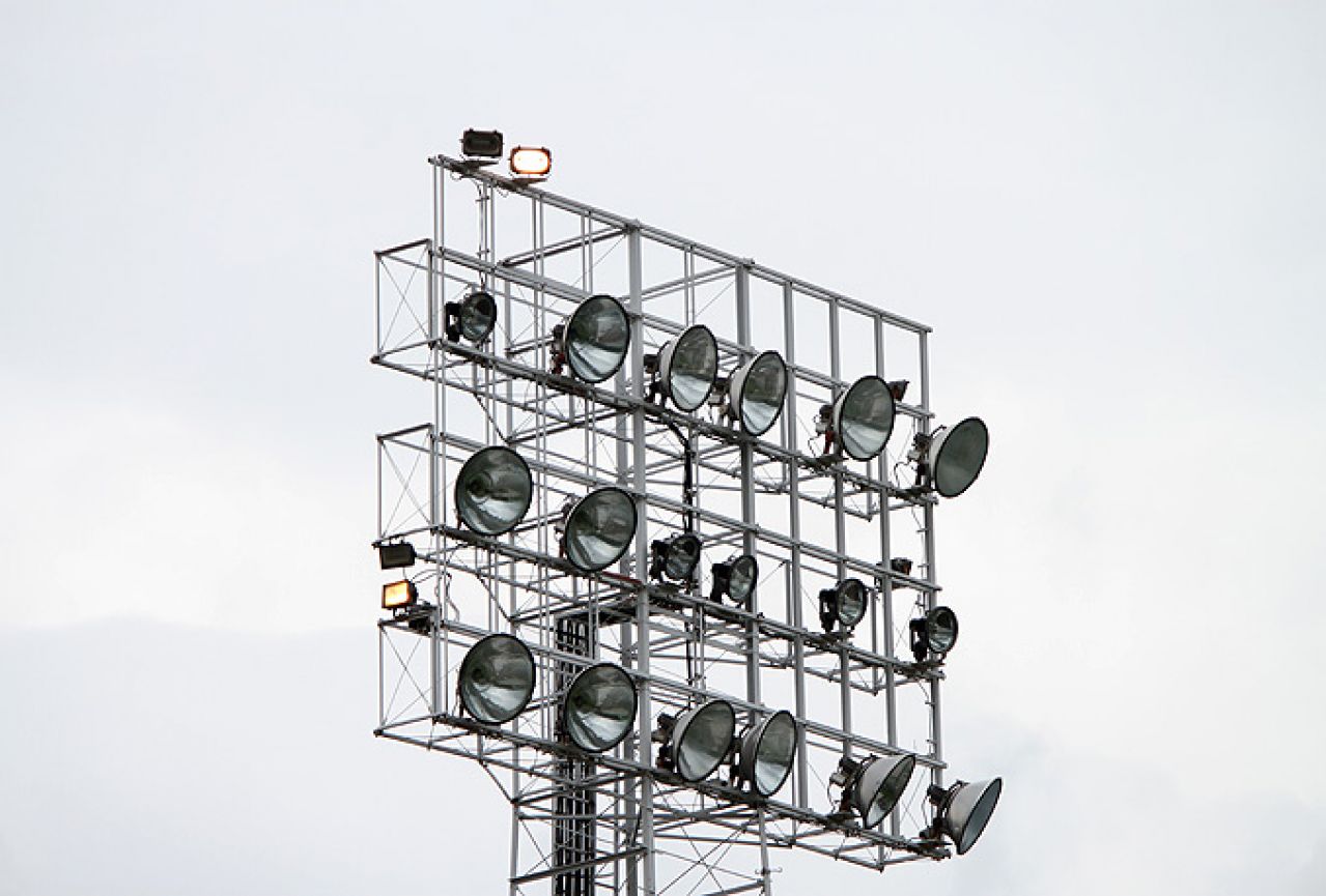 Reflektori uskoro obavezni na svim premijerligaškim stadionima
