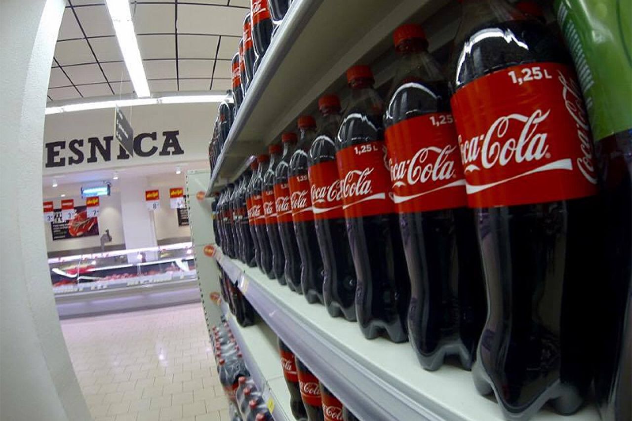 Coca-Cola prodaje punionice, dobit pala za 55 posto 