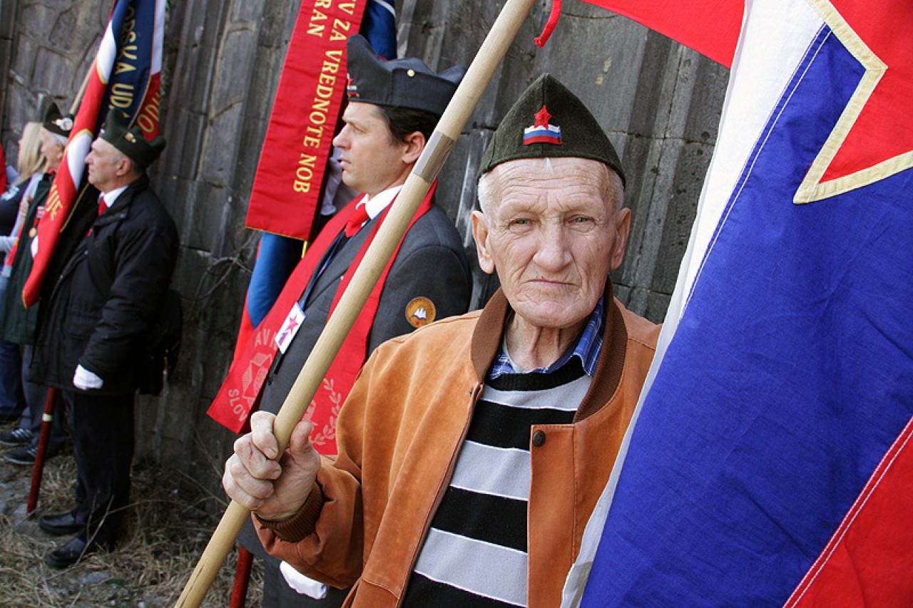 FOTO | Antifašisti prozvali Mostar leglom fašizma