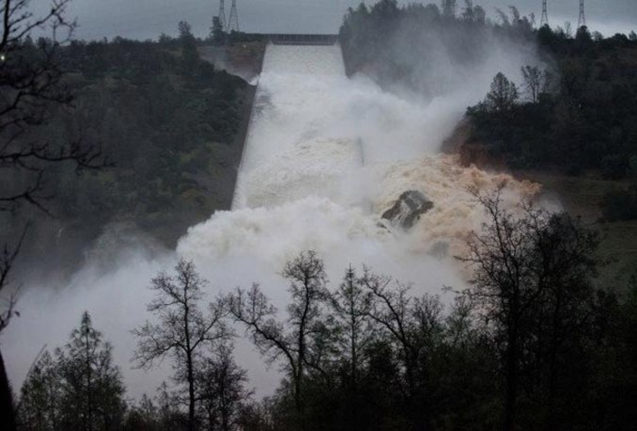 VIDEO | Puca najviša brana u SAD-u?!