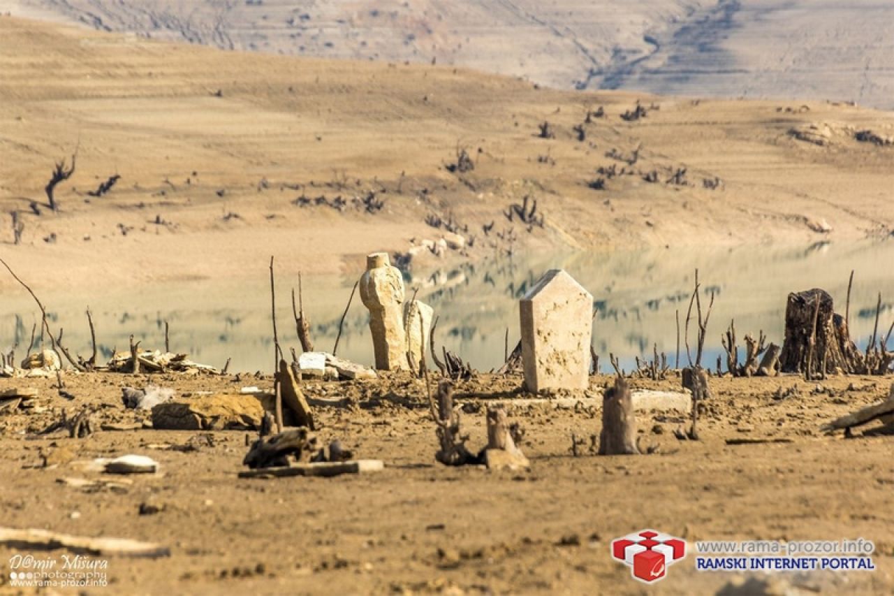 VIDEO | Iz Ramskog jezera izronili ostaci kuća i grobova