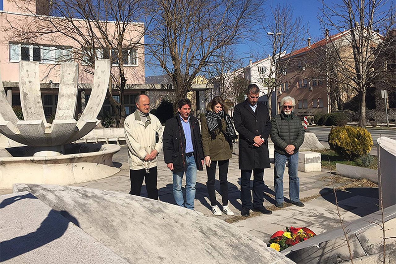 U povodu Dana oslobođenja Mostara položeno cvijeće na biste narodnih heroja