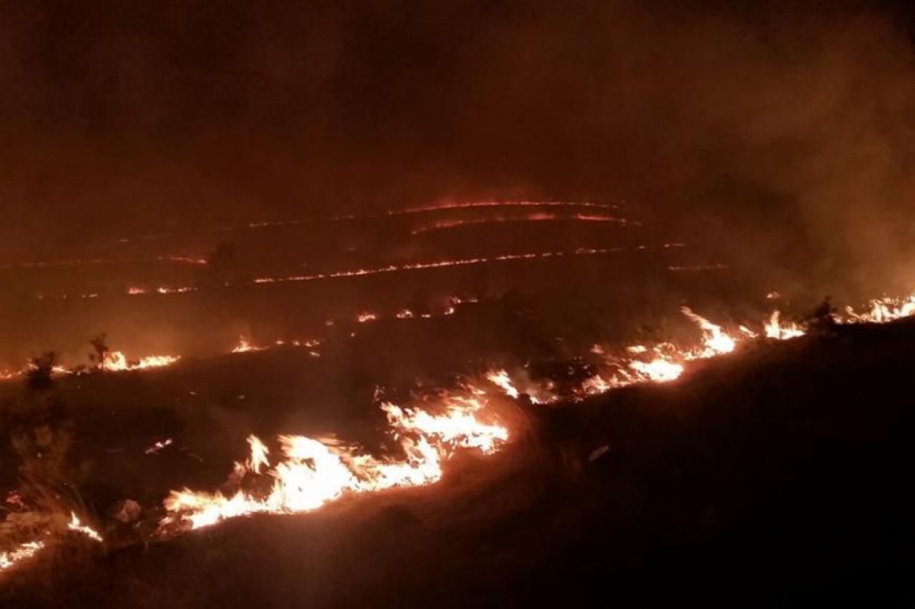 Požarna fronta u Tomislavgradu duga više od dva kilometra 