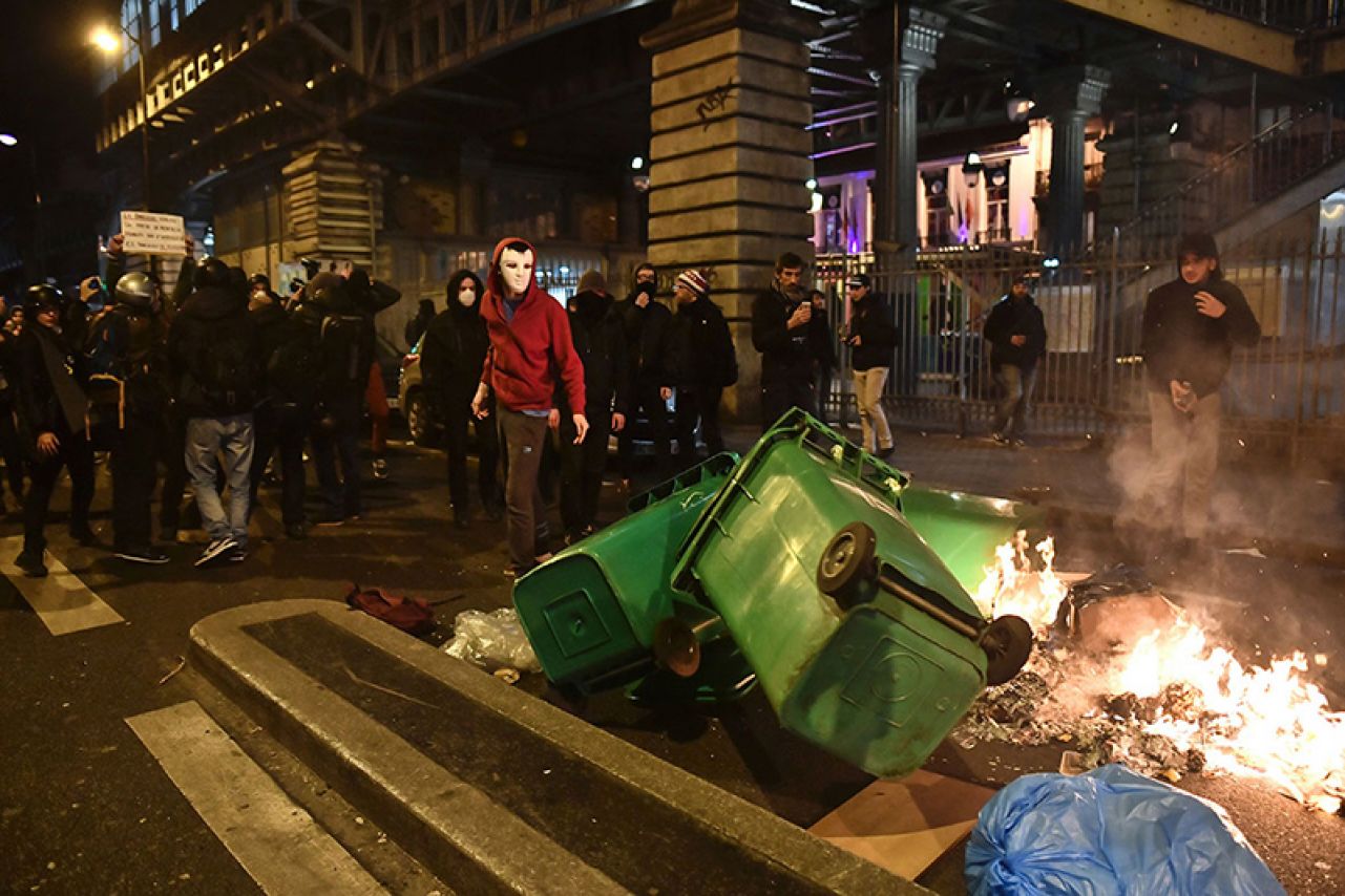 Neredi u centru Pariza: 'Mi ne zaboravljamo, mi ne opraštamo'
