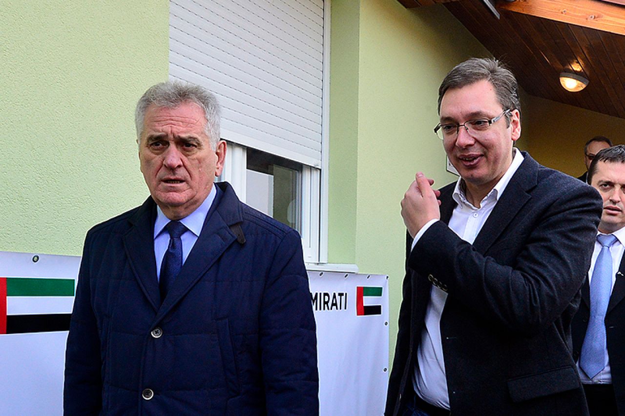 Nikolić od Vučića tražio stranku i vladu