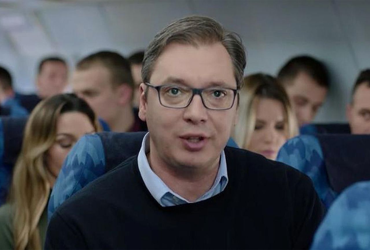 VIDEO | Panika u zrakoplovu, Vučić padao sa putnicima ...