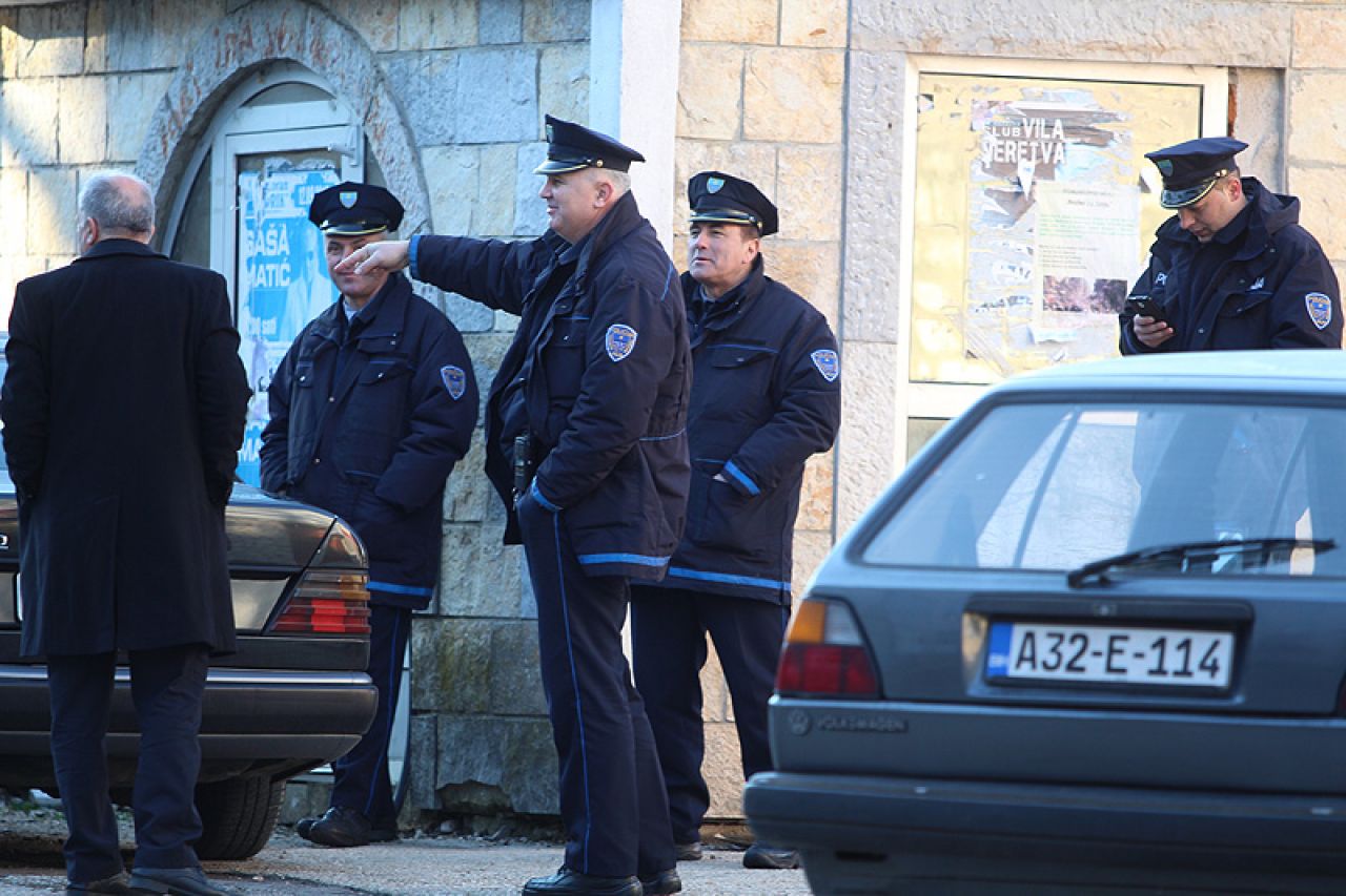Bljesak.info u Stocu: Policija na ulicama, situacija mirna