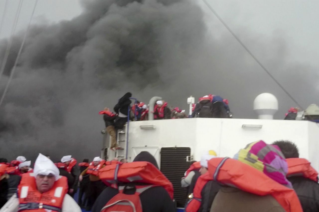Požar na trajektu u Italiji