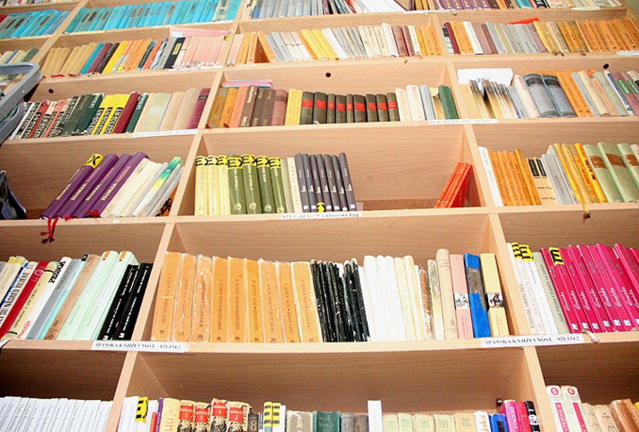 Ministarstvo obrazovanja i znanosti FBiH uručilo znanstvenu literaturu knjižnicama