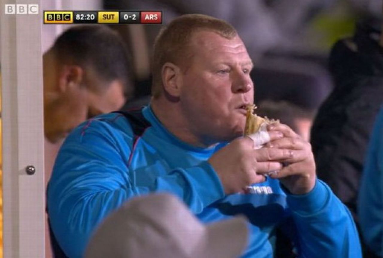 U Engleskoj je sumnjivo i kad pojedete sendvič na stadionu